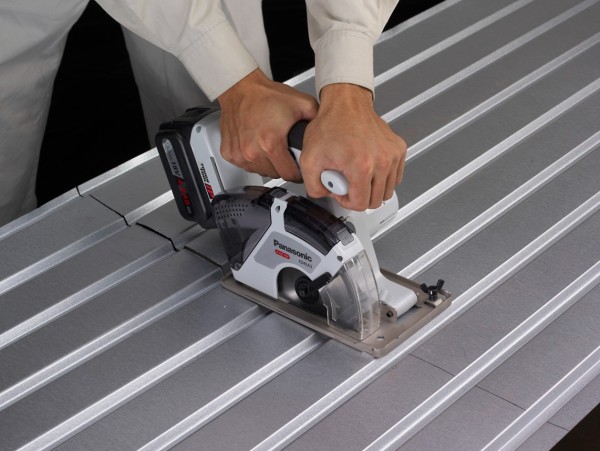 パワーカッター135　EZ45A2XM-H(グレー)本体のみ [金工刃付]