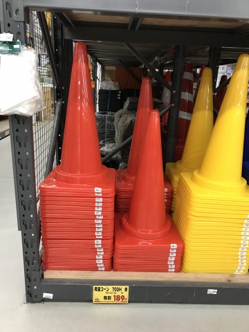 軽量コーン 赤700 スーパービバホーム橿原店 資材館 奈良県橿原市 の商品情報詳細 職人さんドットコム