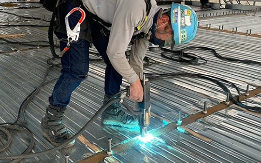 スタッド溶接工 できること増やして高収入 未経験から月収30万円以上も夢じゃない 埼玉県 躯体工事 前期 鉄工の正社員募集 求人情報詳細 職人さんドットコム スタッド溶接工 できること増やして高収入 未経験から月収30万円以上も夢じゃない 埼玉県 躯体工事 前期 鉄工の正社員募集 求人情報詳細 職人さんドットコム